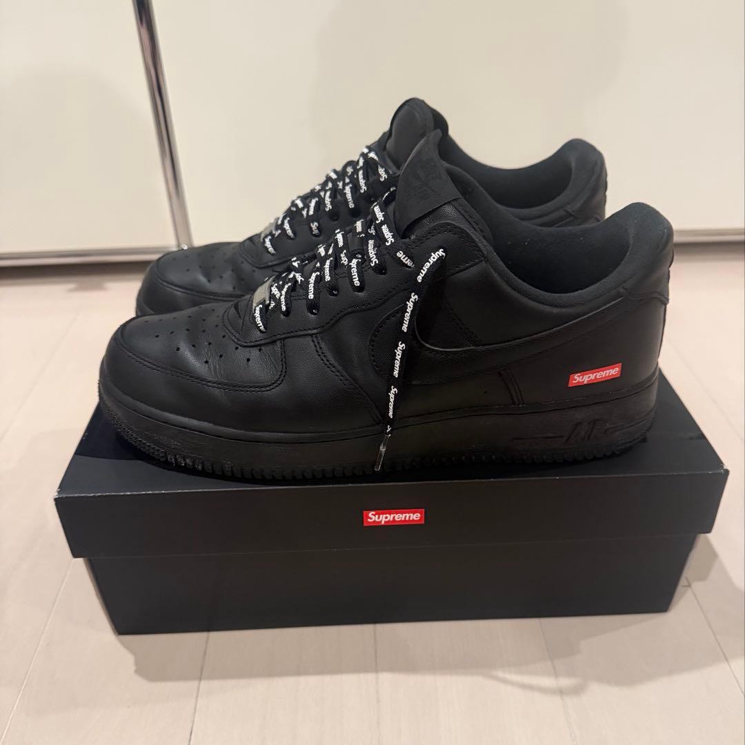Nike Air Force 1 Low Supreme ブラック
