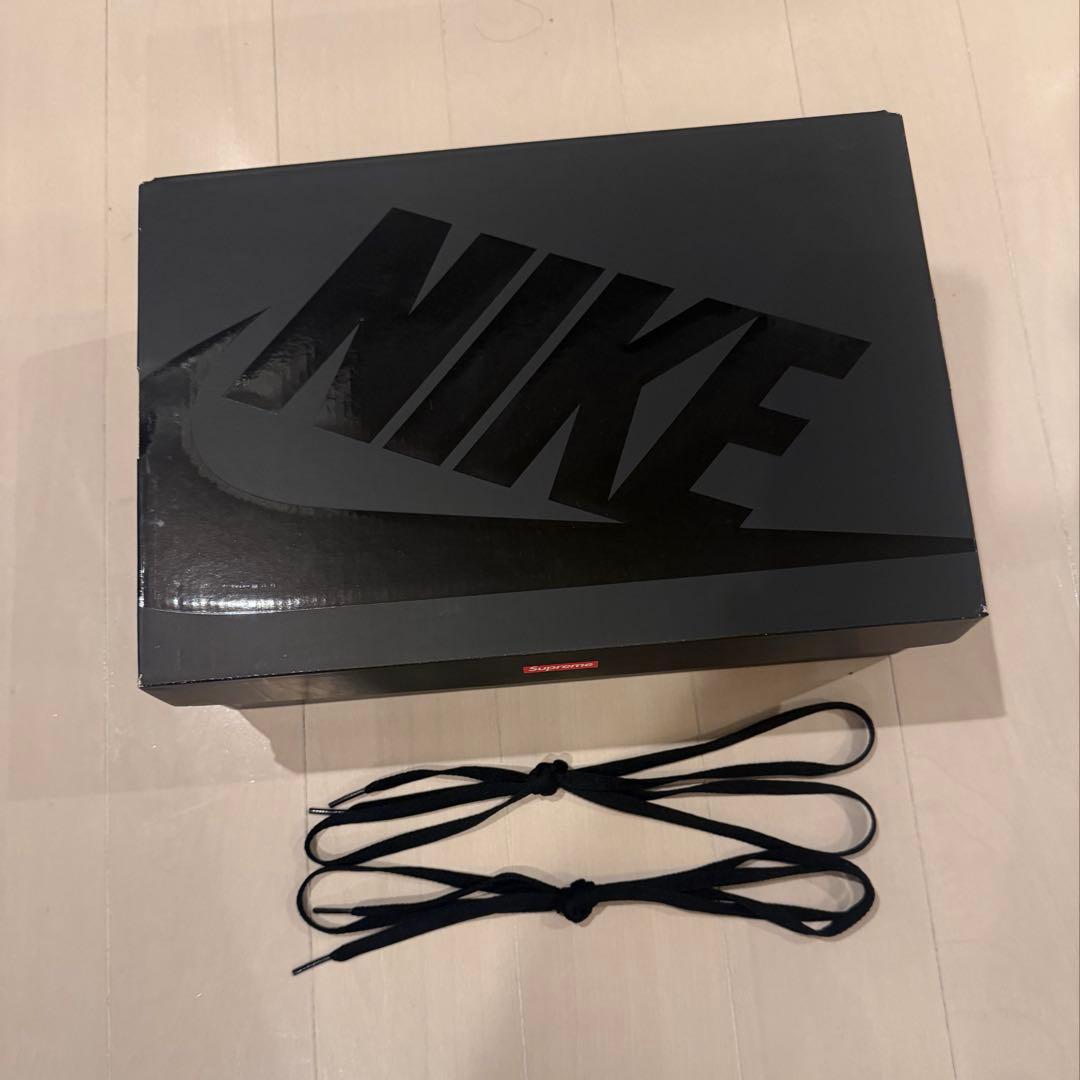 Nike Air Force 1 Low Supreme ブラック