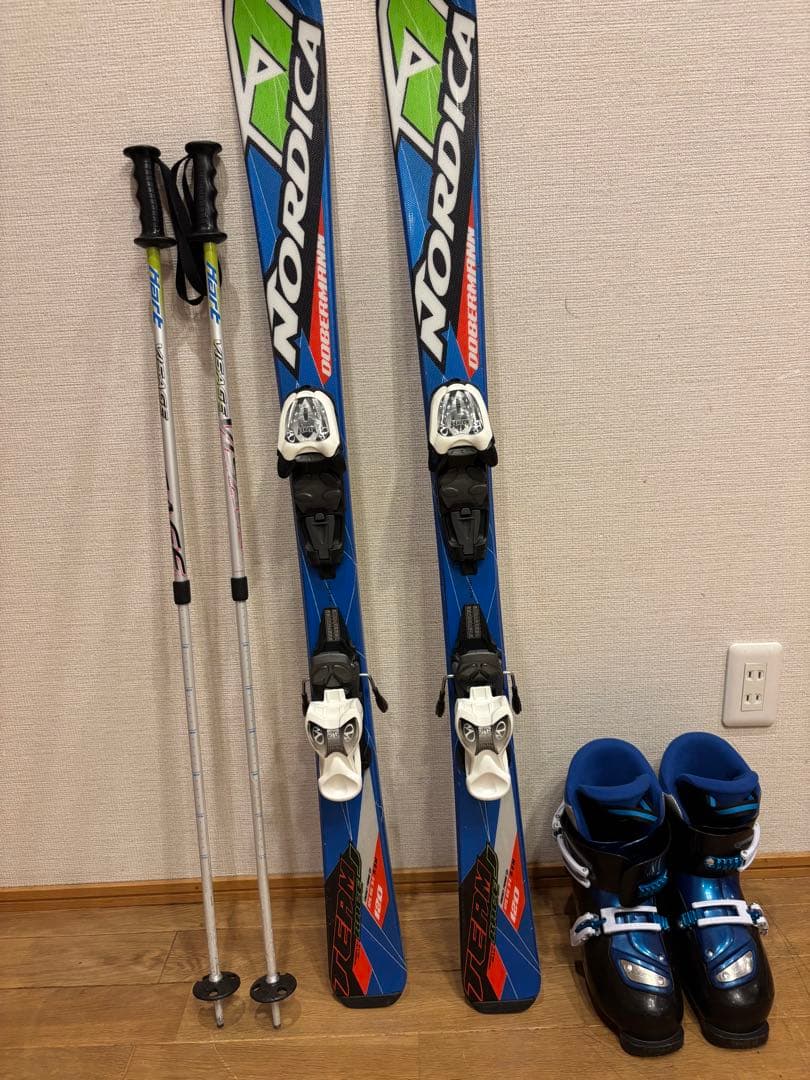 子供用スキー3点セット　スキー板120 、スキーブーツ23 、伸縮式ストック