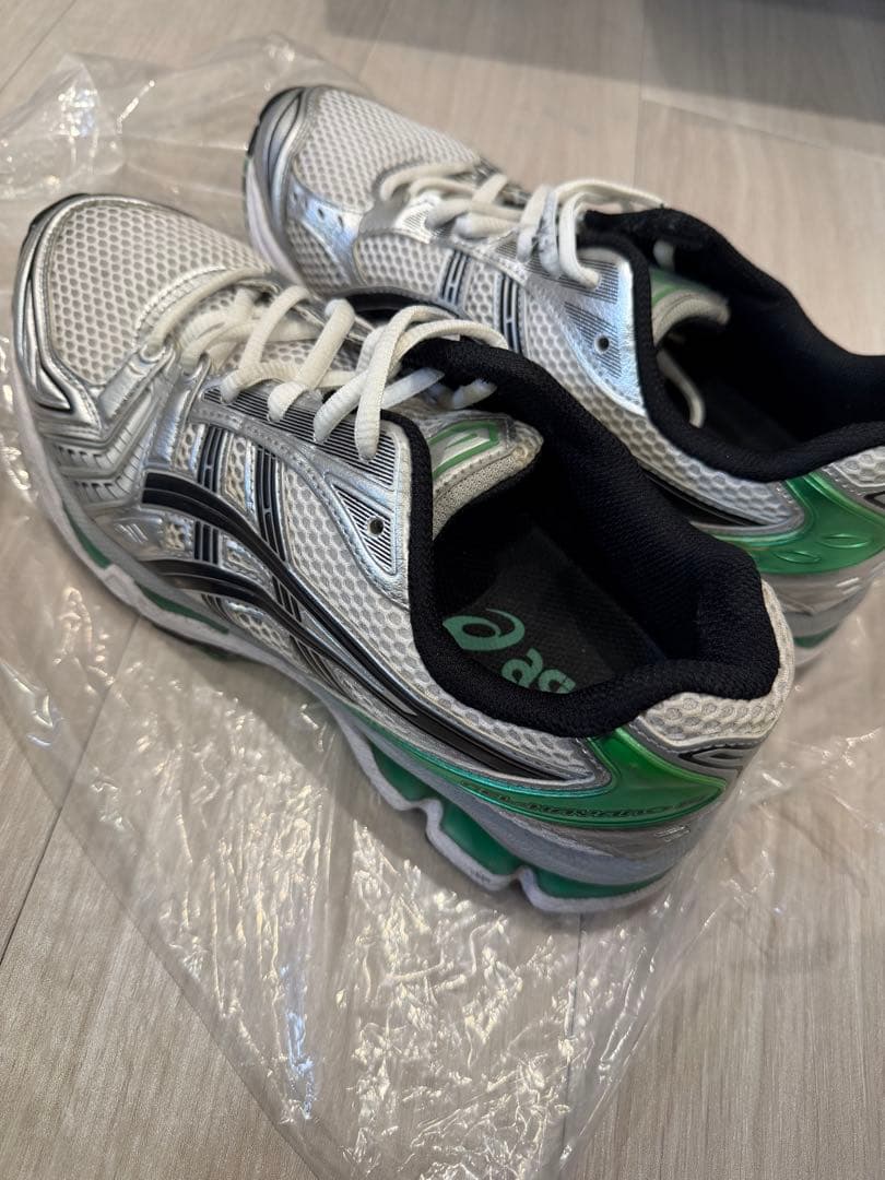 靴 asics GEL-KAYANO14 WHITE/MALACHITE GREEN