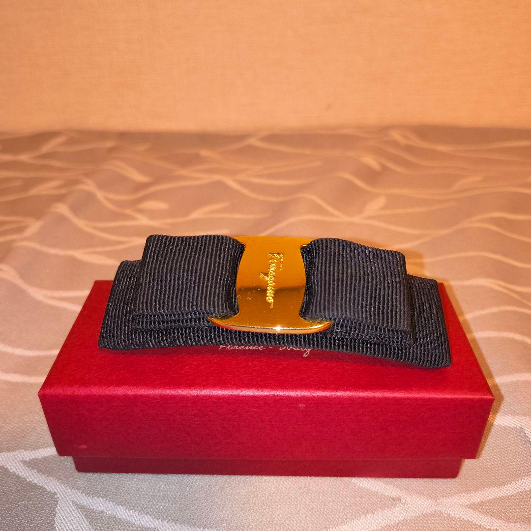 美品 サルヴァトーレフェラガモ リボン バレッタ ダークブラウン ヴァラ