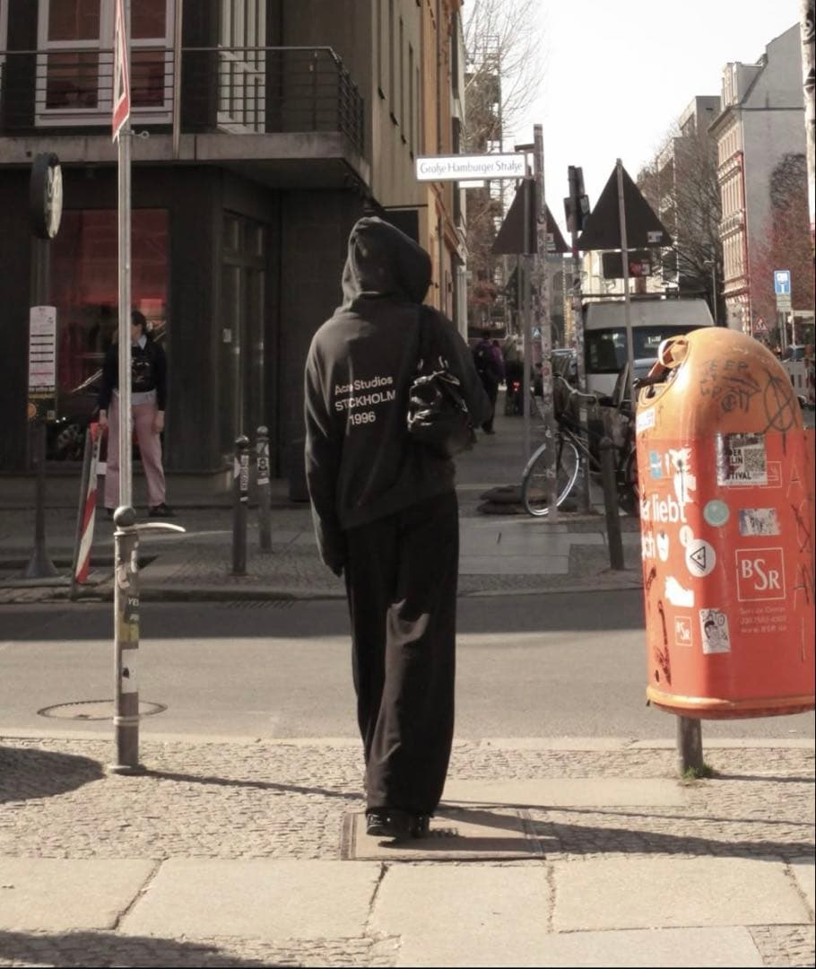 Acne Studios ロゴフーディセーター