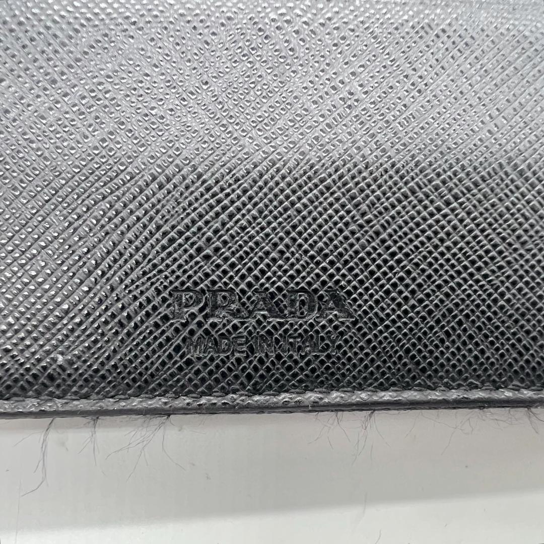 【PRADA】プラダ　サフィアーノ　レザー　二つ折り財布　黒