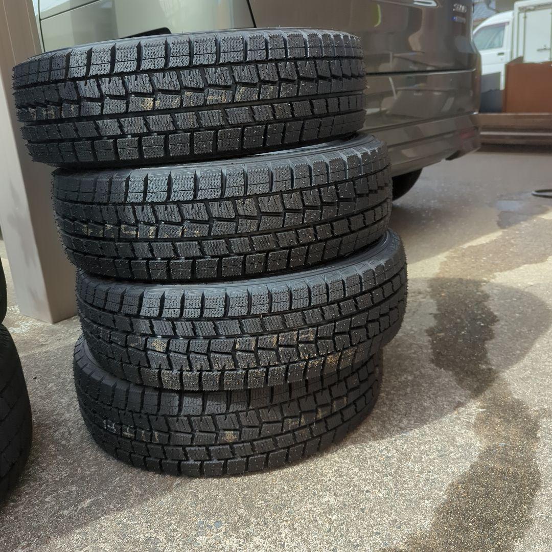 スタッドレスタイヤ　ダンロップ　4本