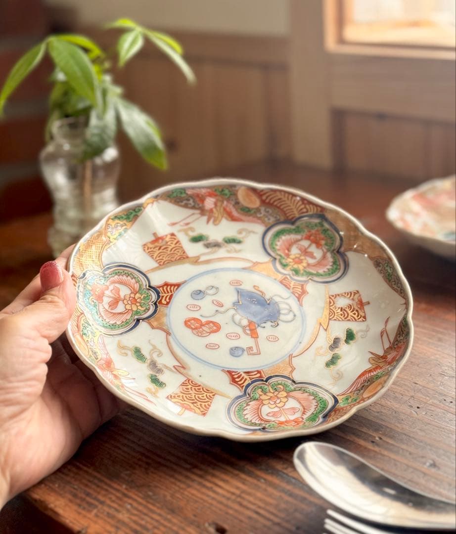 骨董皿　古伊万里金彩色絵皿　宝尽くし宝船花鳥文 平皿2枚