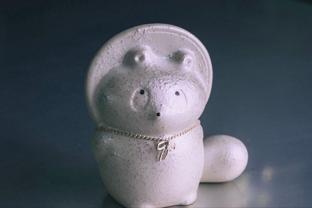 【ぼんやり子だぬき】手乗りサイズ ヒダカナオト　陶器　しろがね