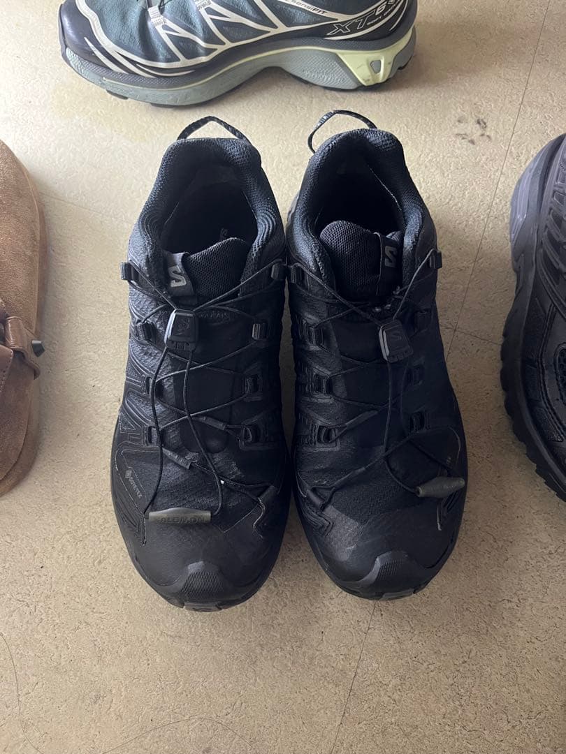 SALOMON ブラック トレイルランニングシューズ　GORE-TEX