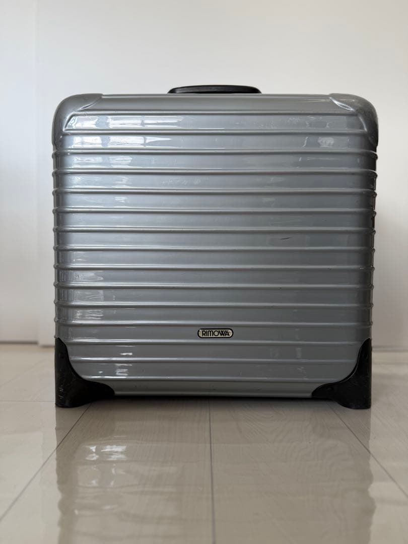 リモワRIMOWA サルサビジネストローリー25Lキャリーケース シルバー
