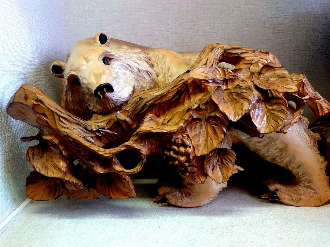 木彫り熊　一刀彫り　葡萄を咥えた熊　オブジェ