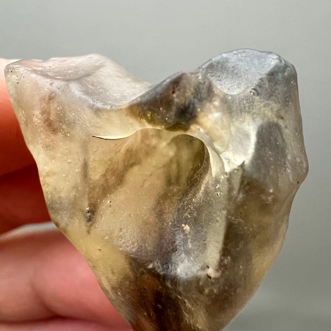 （Libyan31）12.7g稀少ブラックリビアングラス リビア砂漠原石