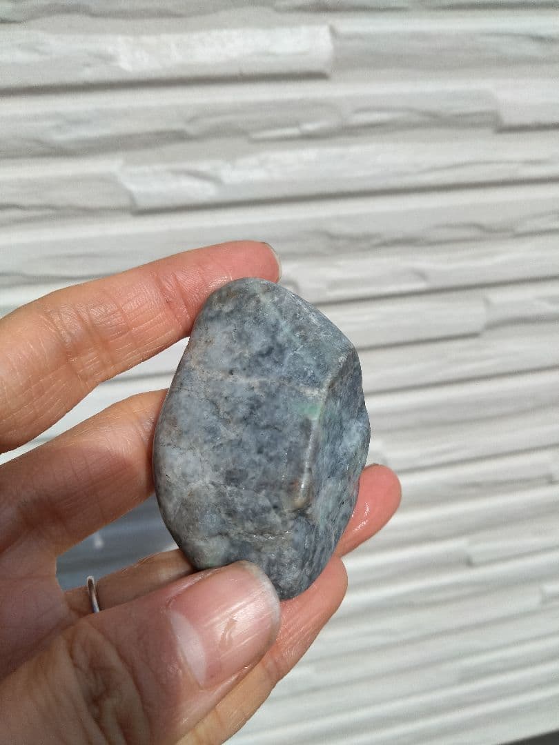 国石翡翠　ヒスイ　ひすい　新潟県 糸魚川市姫川翡翠　原石　翡翠