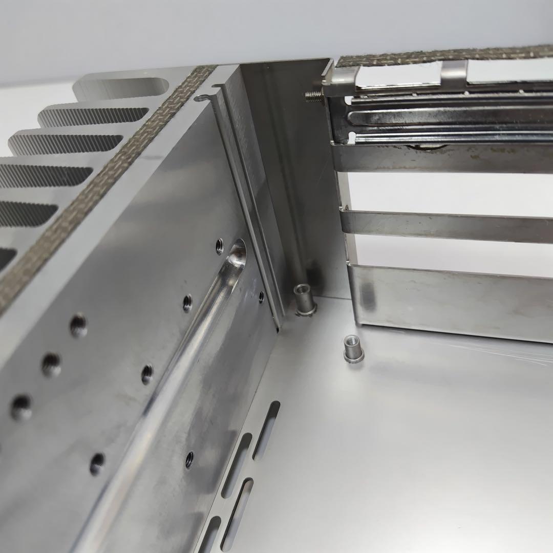 ATX自作PCケース　アルミ 横置き 自作PCケース Hush ATX