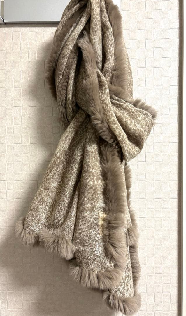 ピュアカシミヤのファートリミング ショール グレージュ