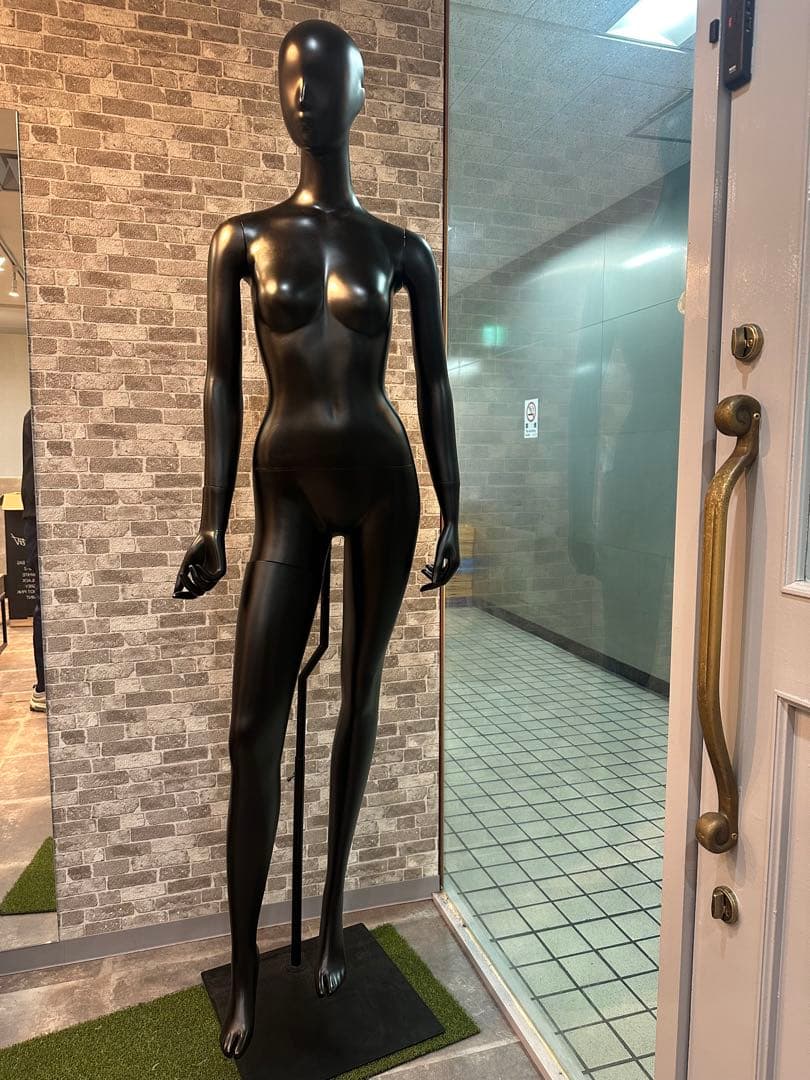 黒色 女性用マネキン 約180cm スタンド付き　分解可能