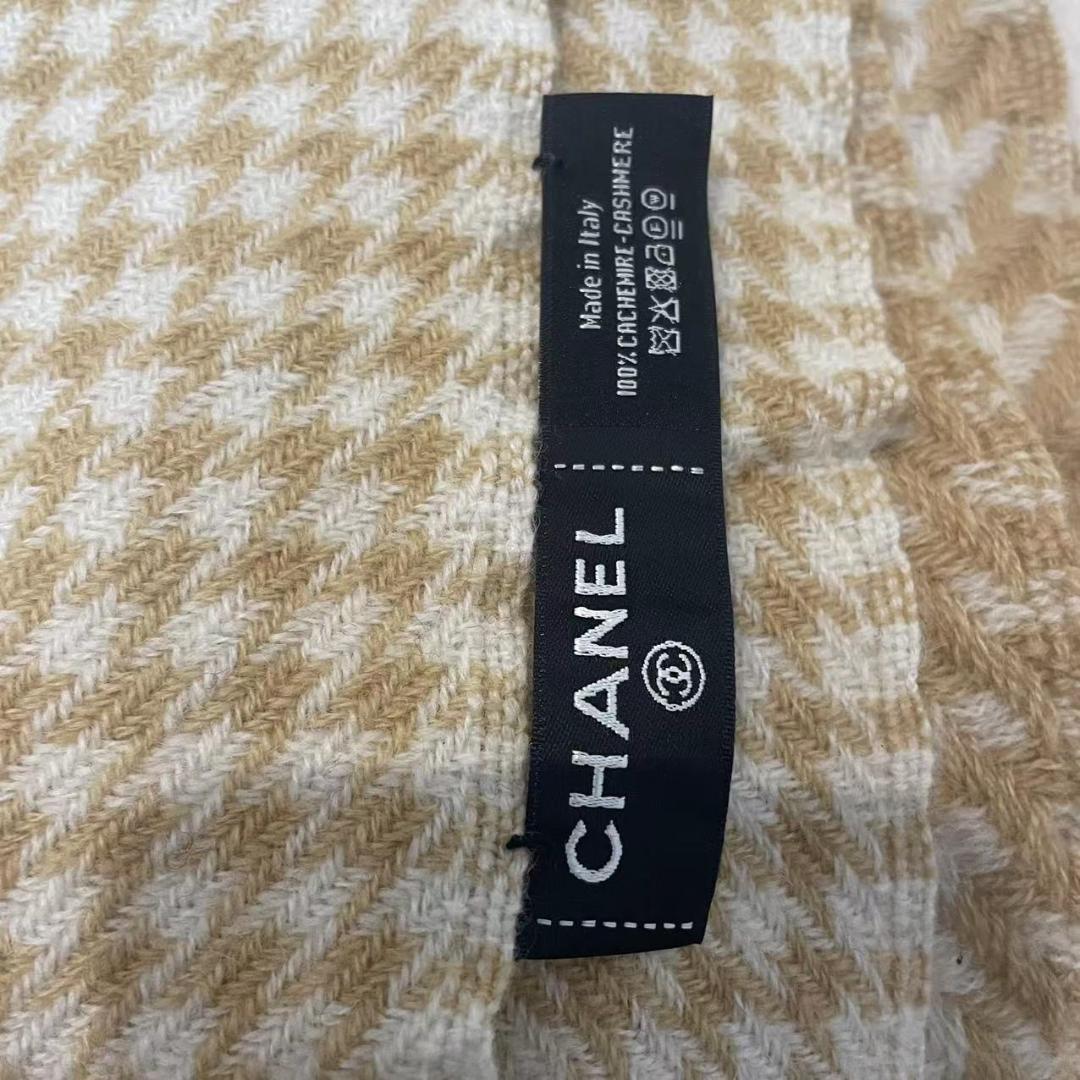 チェック柄ストール ベージュとホワイト