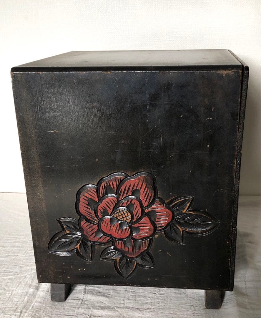 アンティーク花木彫り三段小引き出し