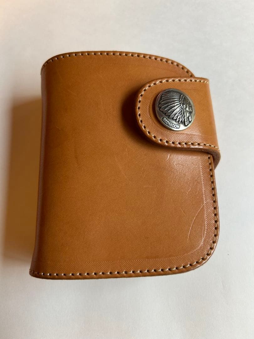 RED MOONの二つ折り財布