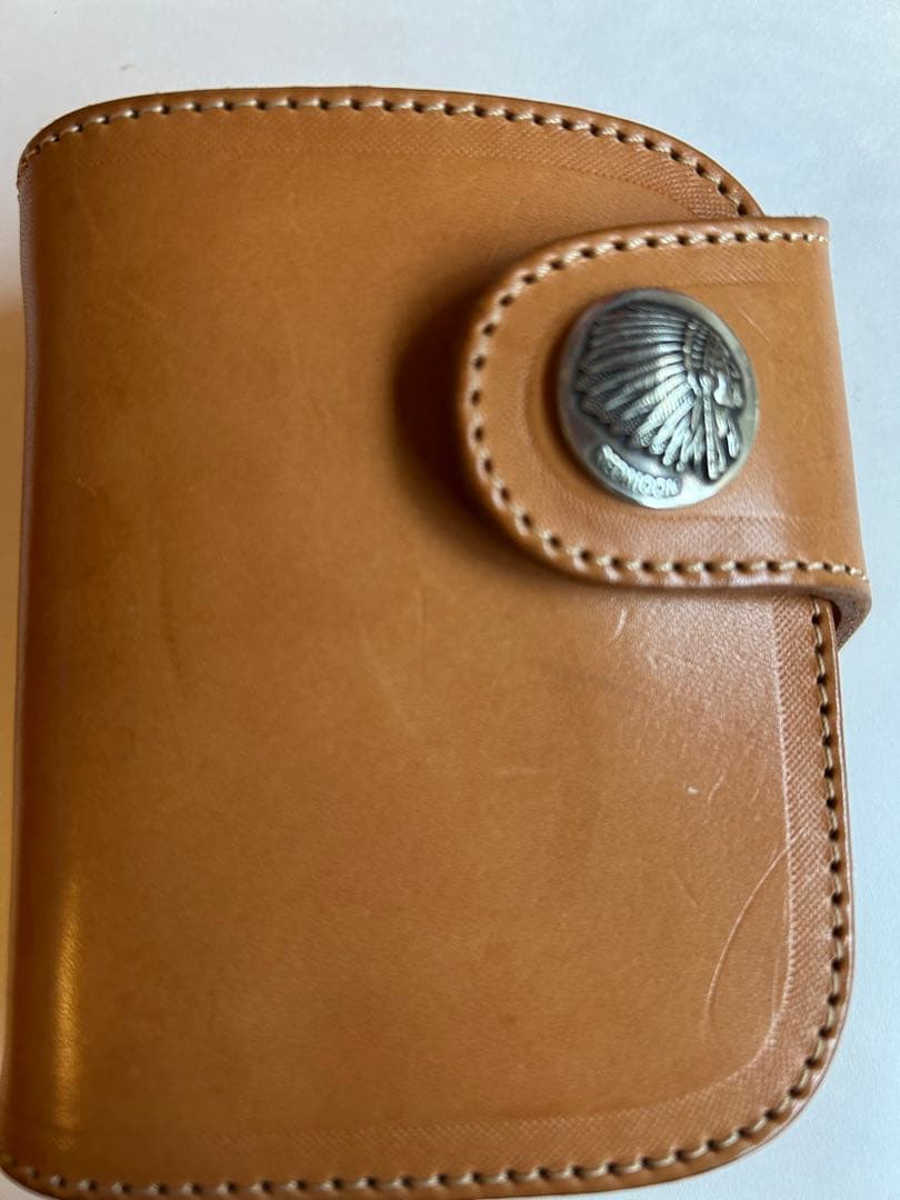 RED MOONの二つ折り財布