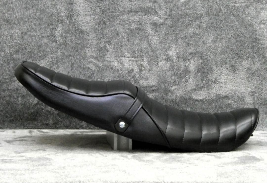 ゼファーχ　黒皮　タックロールシート/④取付参考画像有 あんこ抜き 完成品