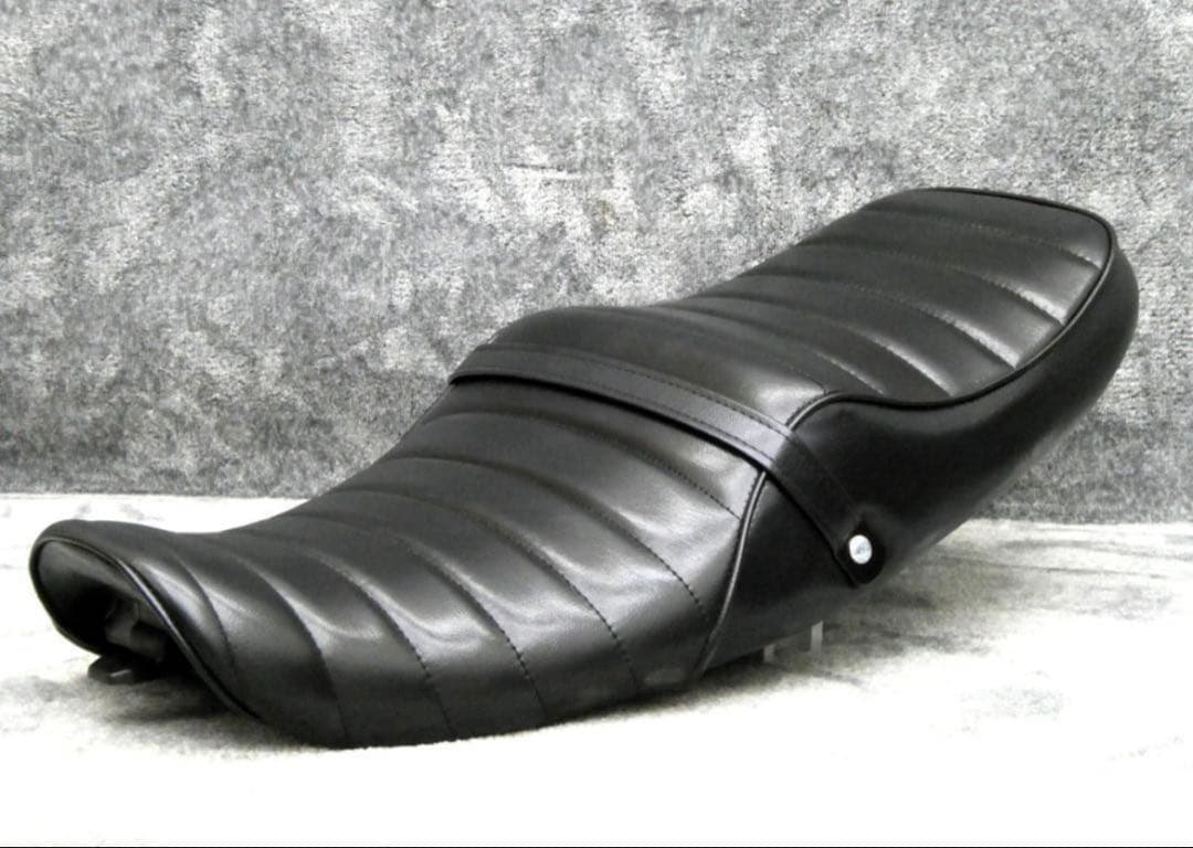 ゼファーχ　黒皮　タックロールシート/④取付参考画像有 あんこ抜き 完成品