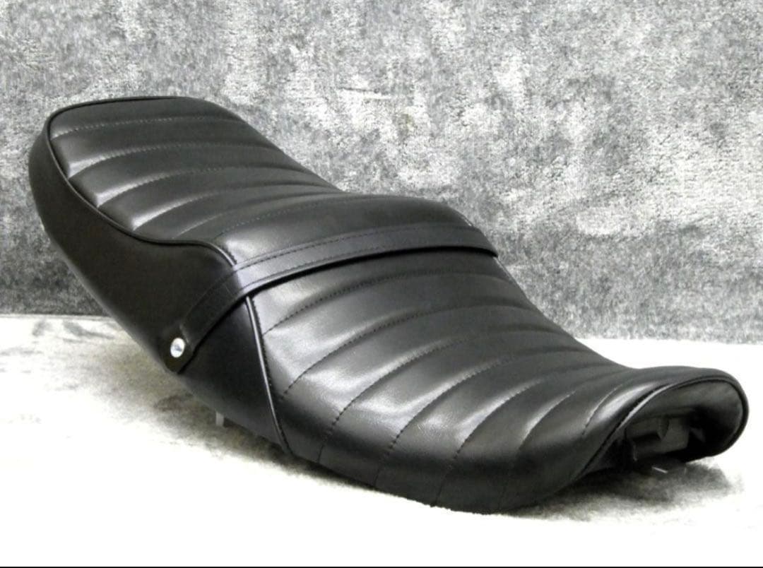 ゼファーχ　黒皮　タックロールシート/④取付参考画像有 あんこ抜き 完成品