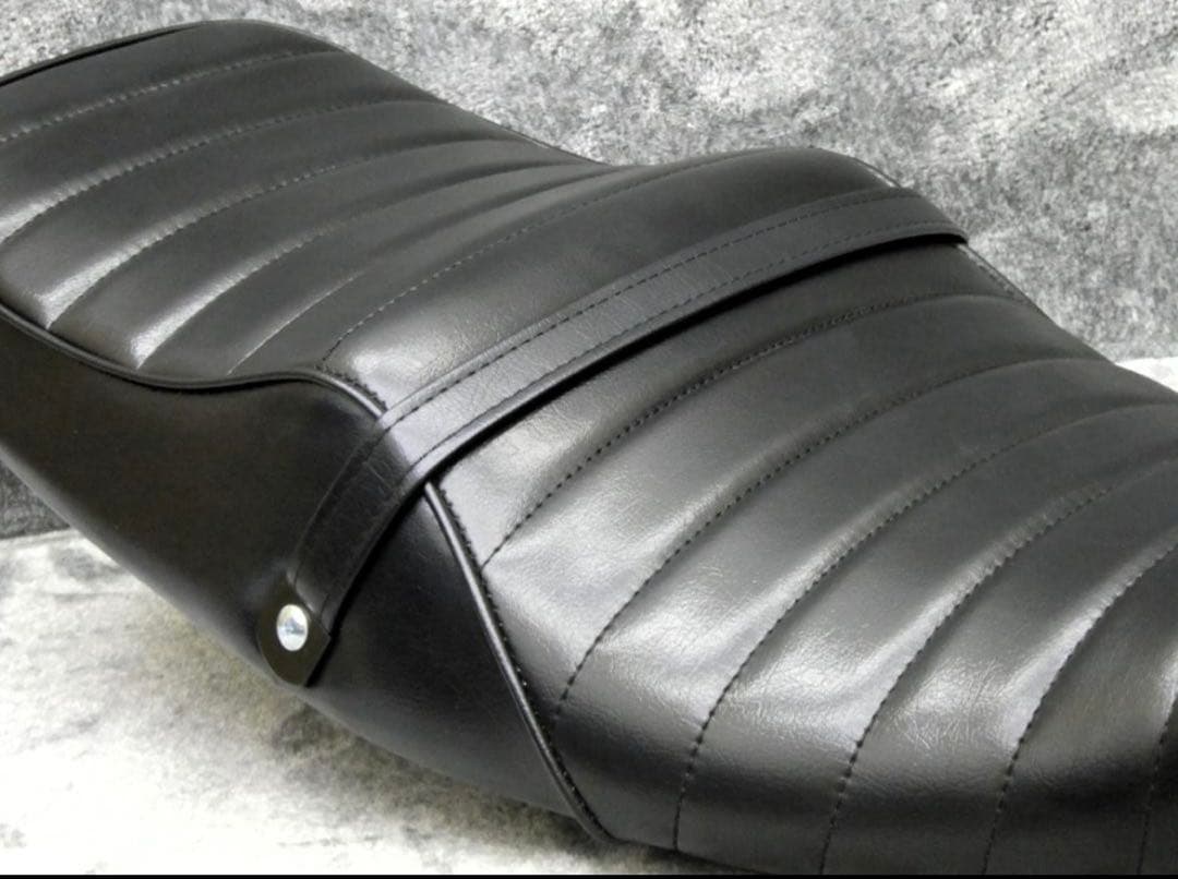 ゼファーχ　黒皮　タックロールシート/④取付参考画像有 あんこ抜き 完成品