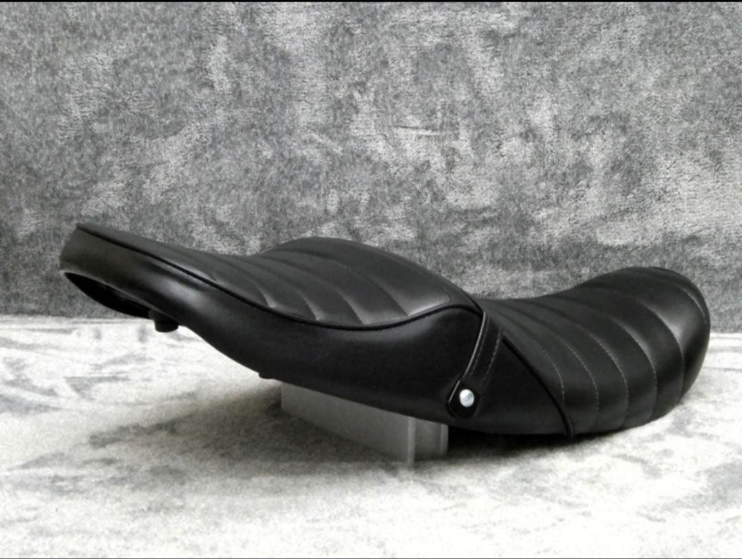 ゼファーχ　黒皮　タックロールシート/④取付参考画像有 あんこ抜き 完成品