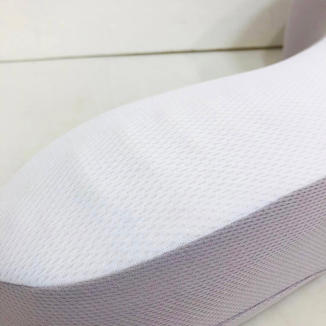 GODCHOO ゴッチョ　背クッション ピロー　ホワイト／グレー