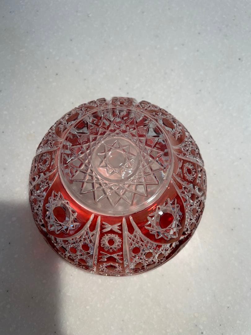 蓋付き　赤い切子のお菓子入れ