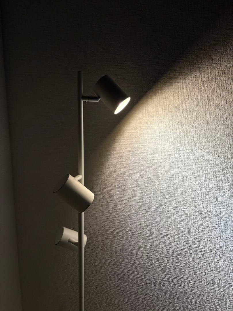 【美品】IKEA NYMÅNE ニーモーネ フロアランプ　ホワイト　LED電球