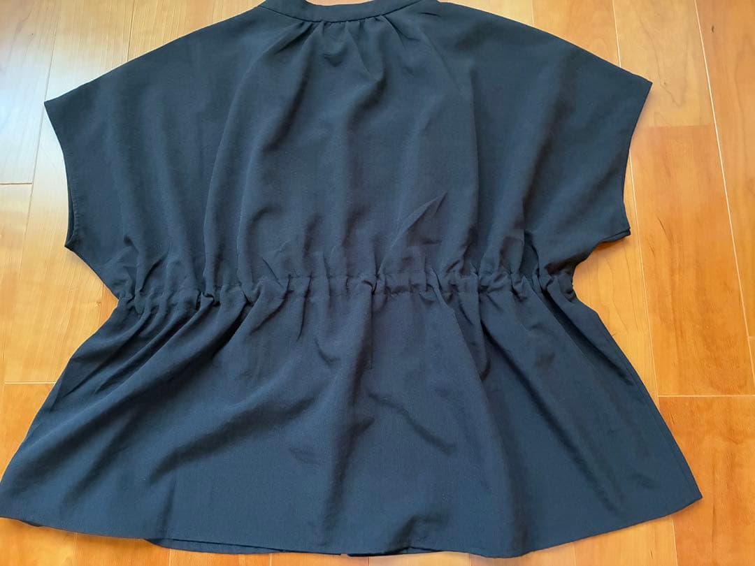 今季新品 Vネックウエストギャザーブラウス アーバンリサーチドアーズ