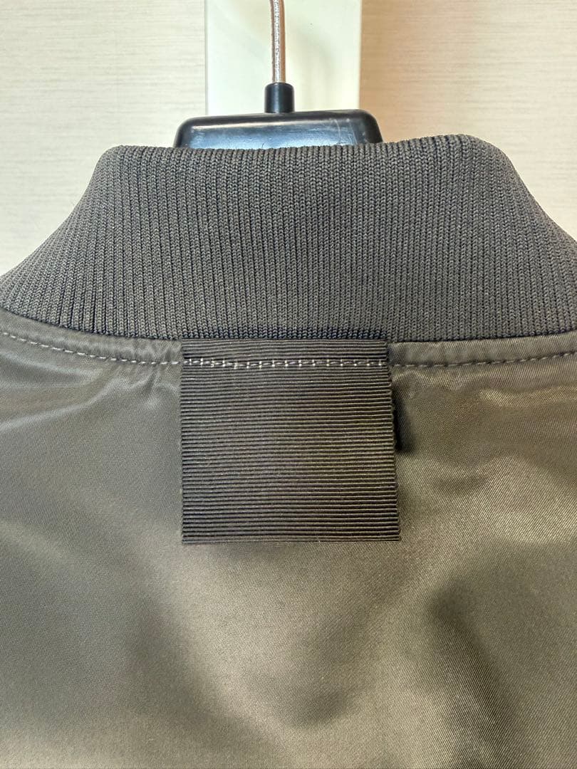 ユニクロ +J ハイブリッドダウン　オーバーサイズ MA-1 ジャケット