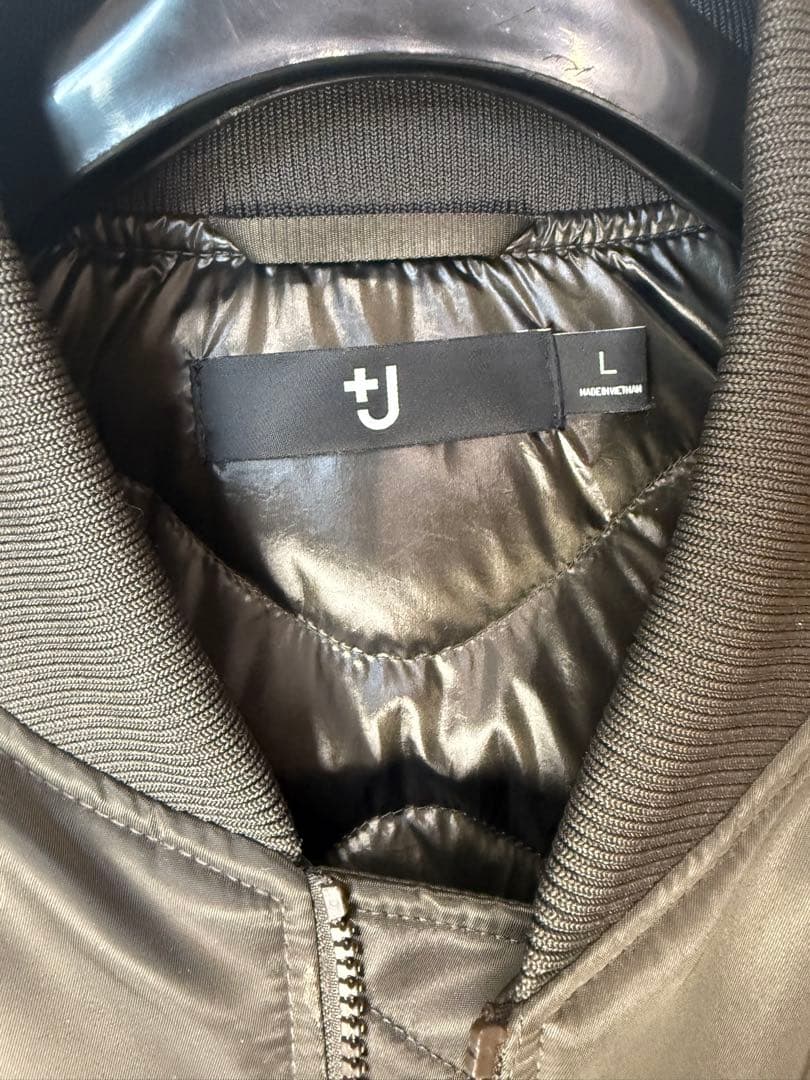 ユニクロ +J ハイブリッドダウン　オーバーサイズ MA-1 ジャケット