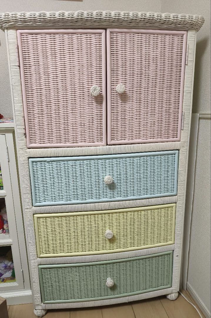 アンティーク　パステル　ファンシー　ウィッカー チェスト