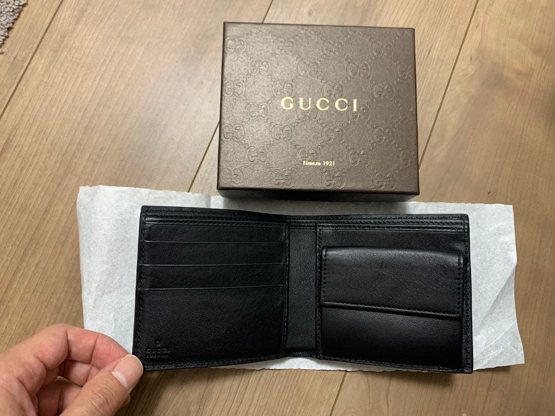 12/7限定価格　美品　GUCCI ブラックレザー 二つ折り財布