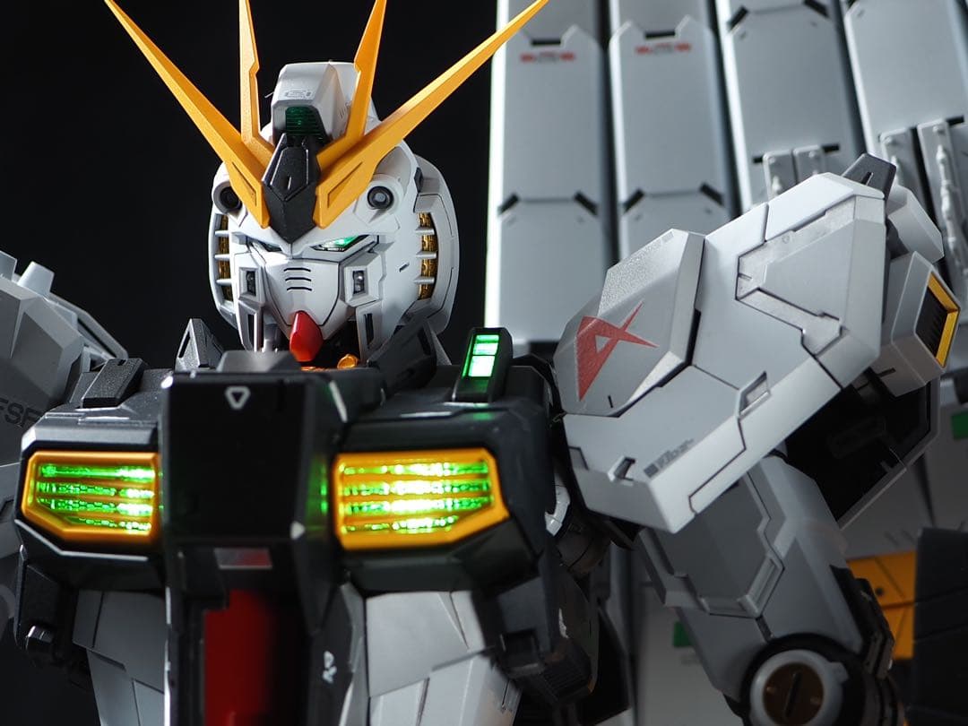 PG UNLEASHED 1/60 νガンダム　全塗装　完成品　LED組込
