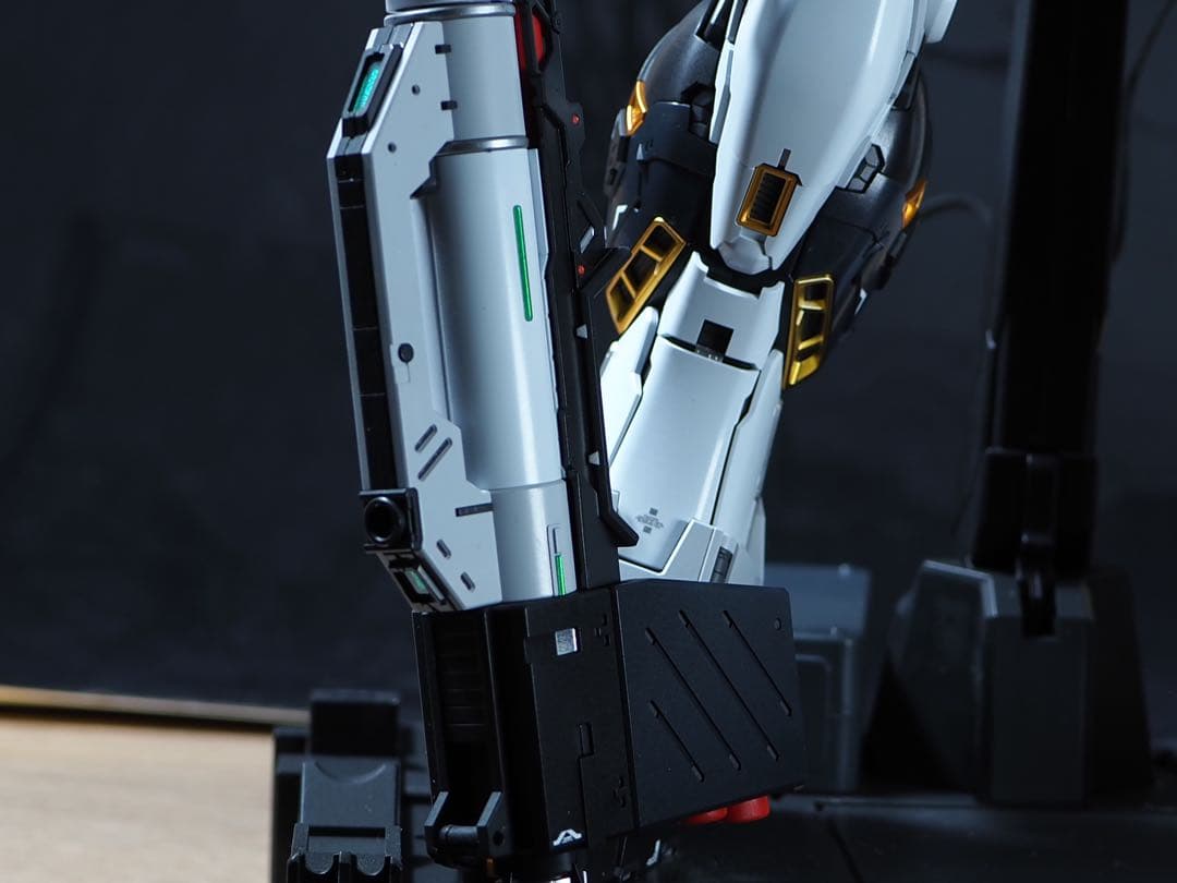 PG UNLEASHED 1/60 νガンダム　全塗装　完成品　LED組込