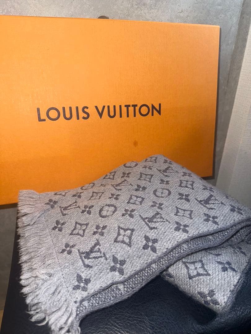LOUIS VUITTON モノグラム グレー マフラー