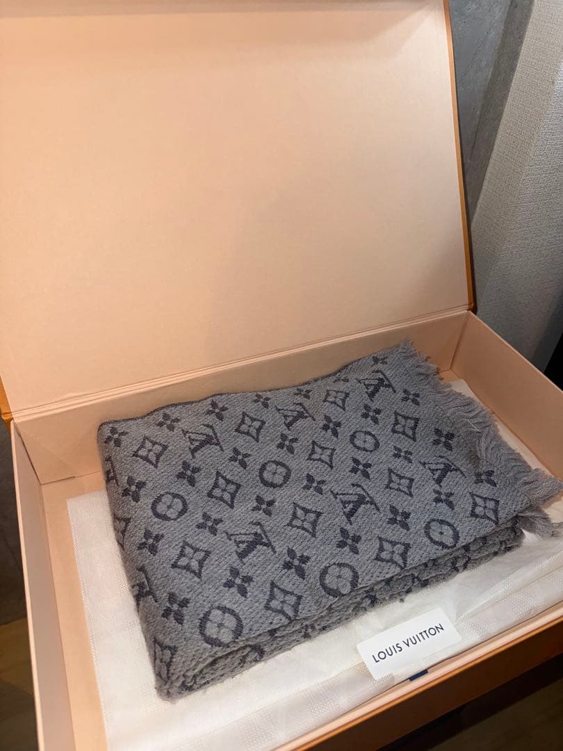 LOUIS VUITTON モノグラム グレー マフラー