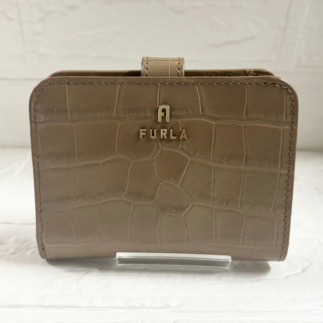 【極美品】フルラ　カメリア　クロコ型押し　2つ折り　ベージュ系　コンパクト