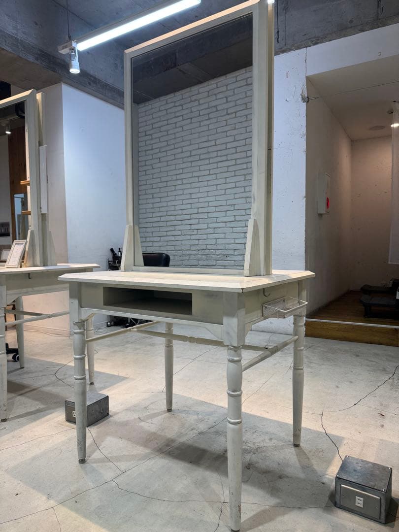 Aisha ホワイト木製ドレッサー・両面　椅子2個つき