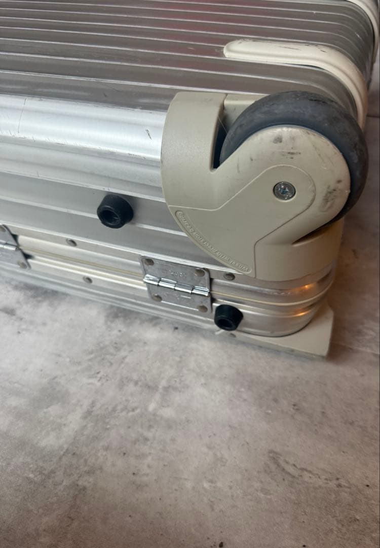 RIMOWA／リモワ（トパーズ）2輪　35L シルバー