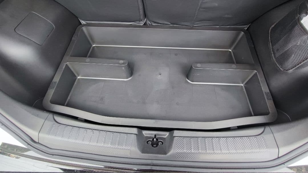 日産オーラ (FE13系) ラゲッジアンダーボックス