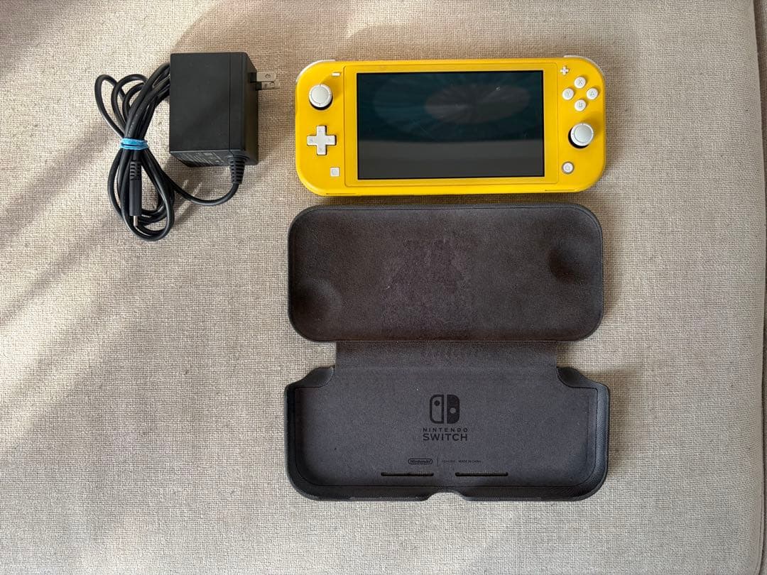 【中古】Nintendo Switch LITE イエローおまけ付き