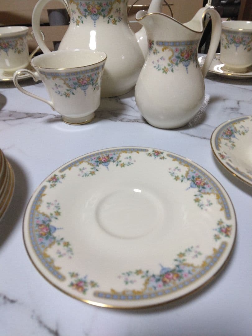 ロイヤルドルトン　ティーセット