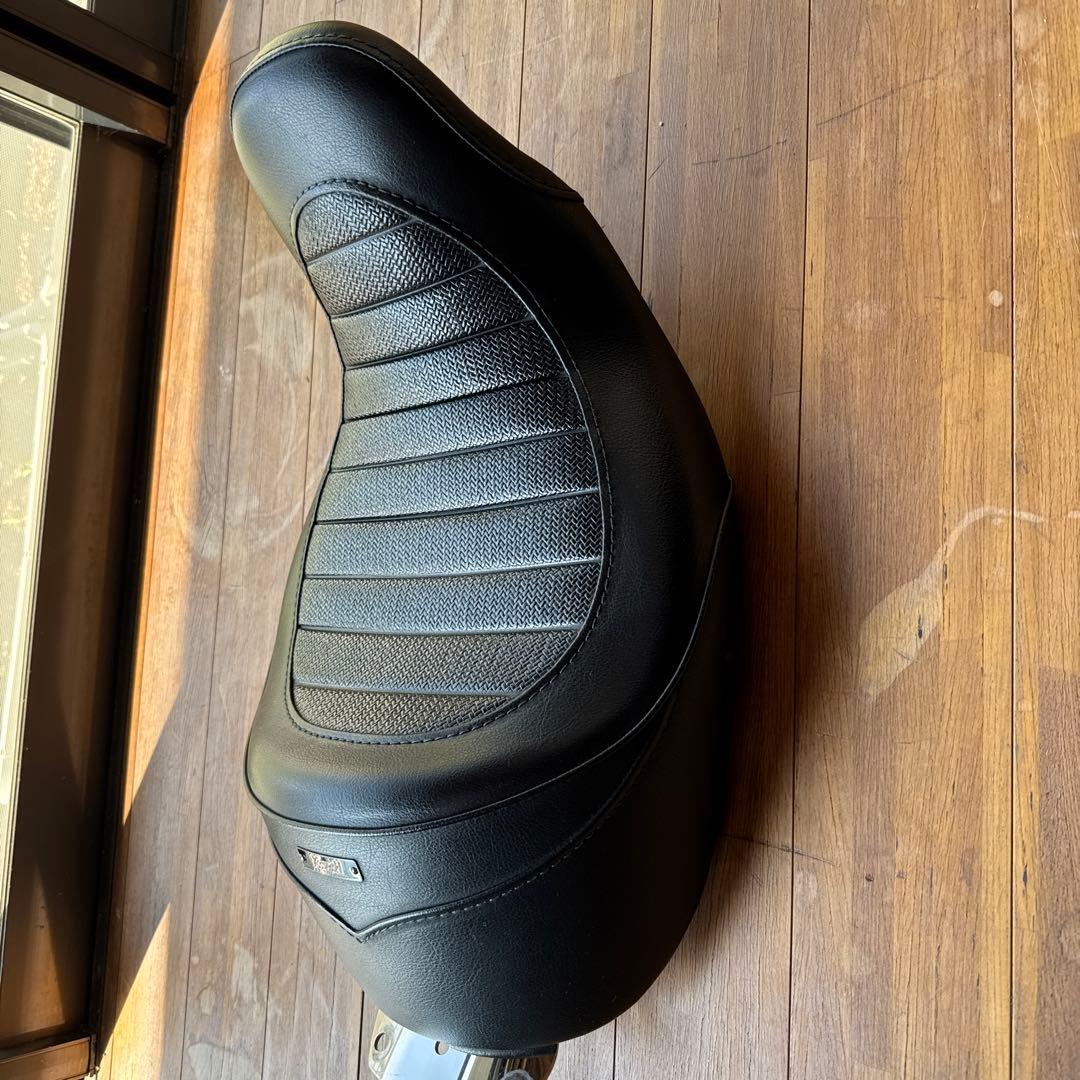 ハーレーダビッドソン　K&H スーパーローシート　タックロール