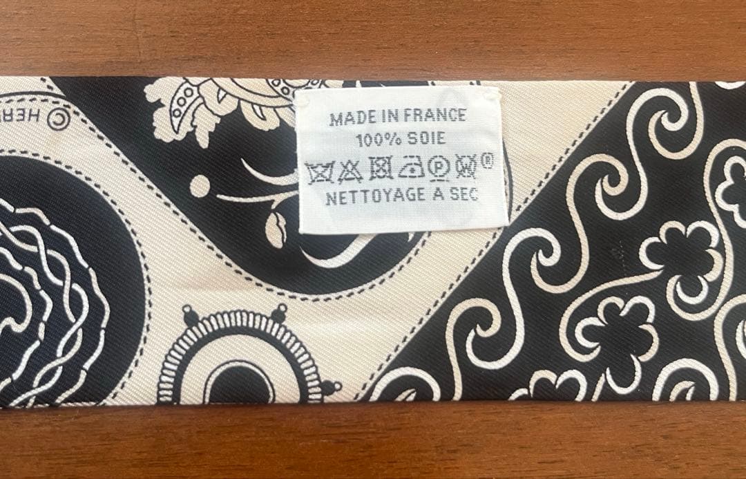 Hermes ツイリー　アマゾンの祭典　シルク　バンダナ