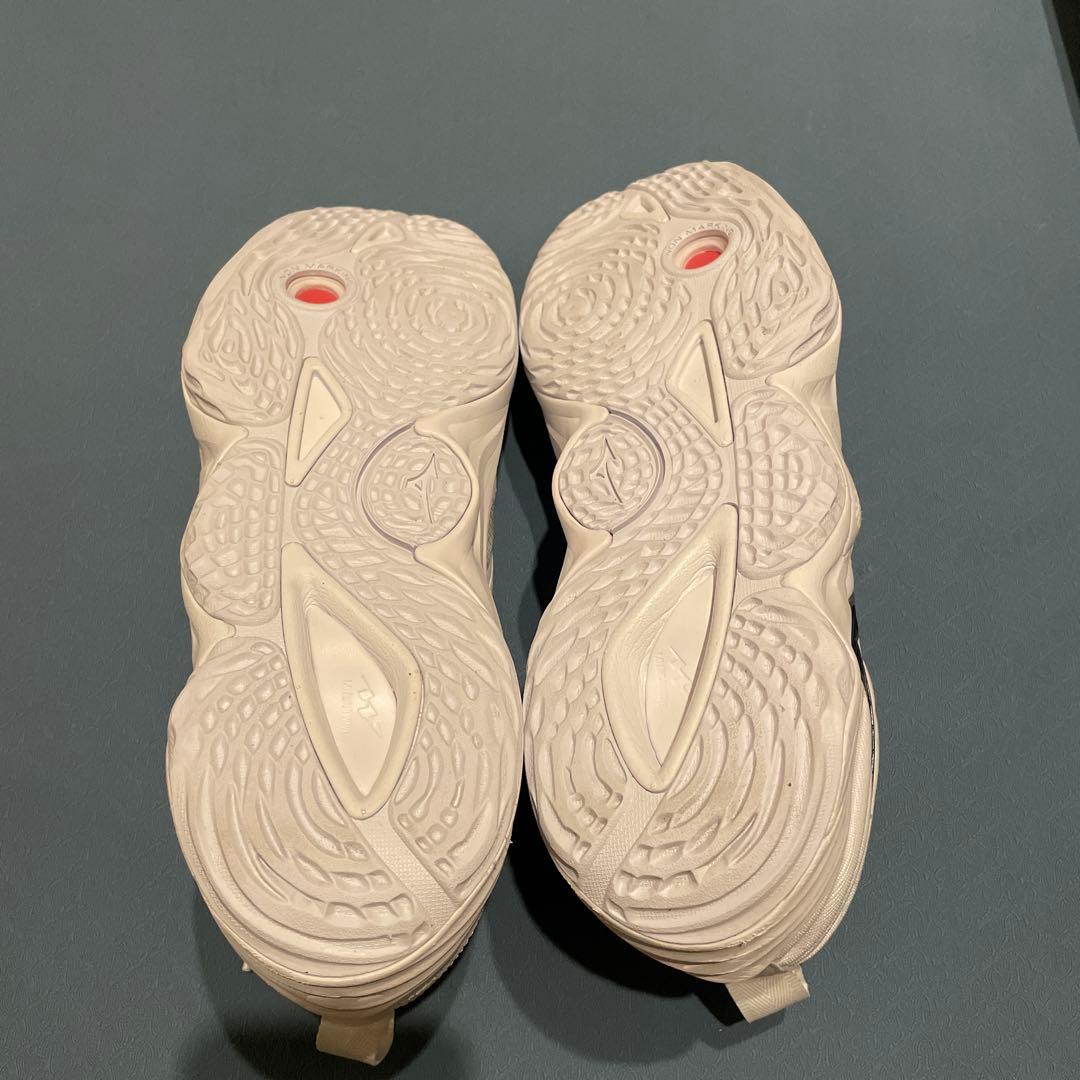バレーボールシューズ　MIZUNO ウエーブモーメンタム　エリート