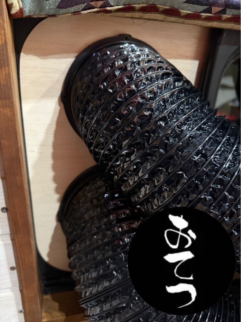 ハイエース WAVE2.3 運転席側小窓用 黒塗装 アタッチメント付き