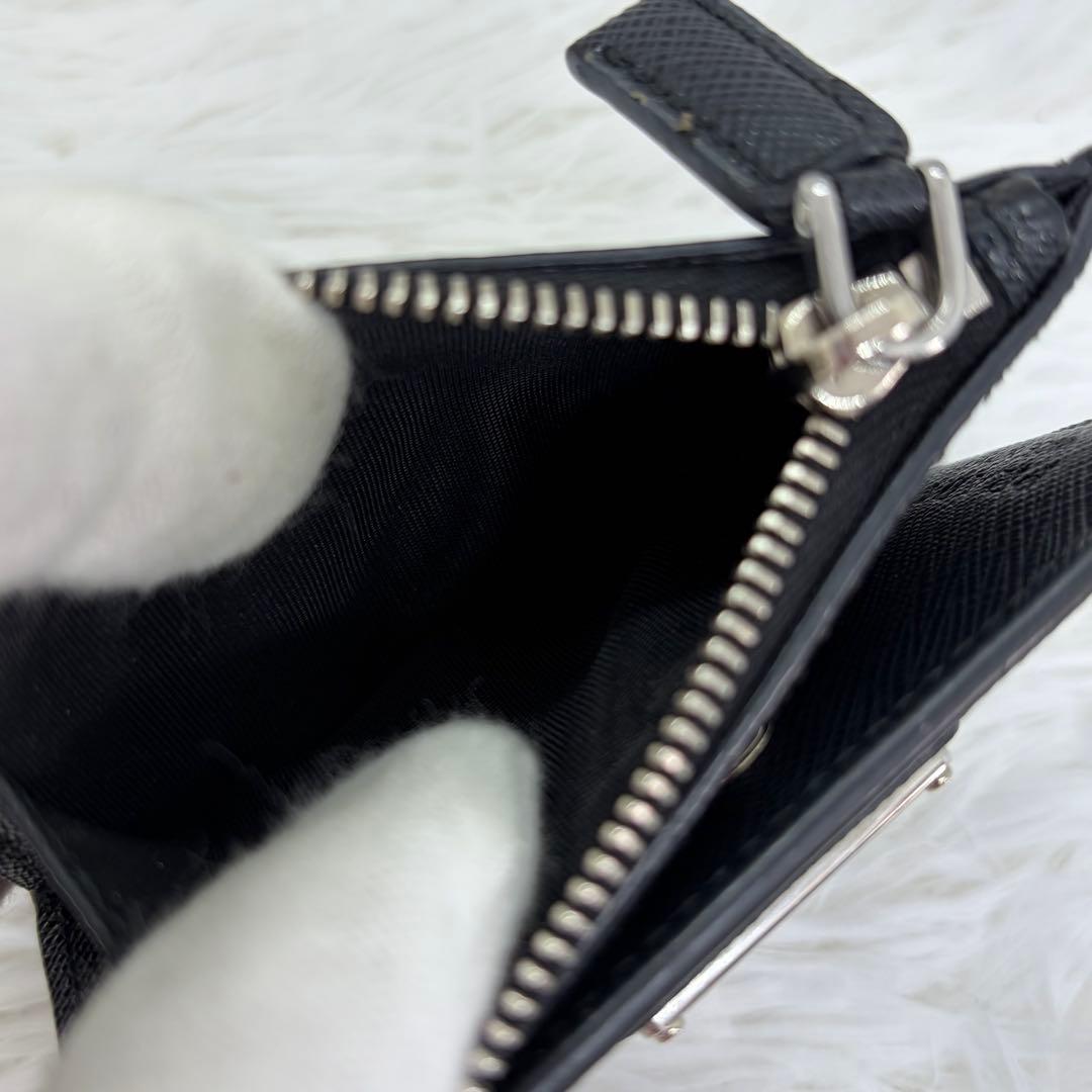 極美品✨プラダ　二つ折り　財布 三角ロゴ　サフィアーノ　レザー　ブラック